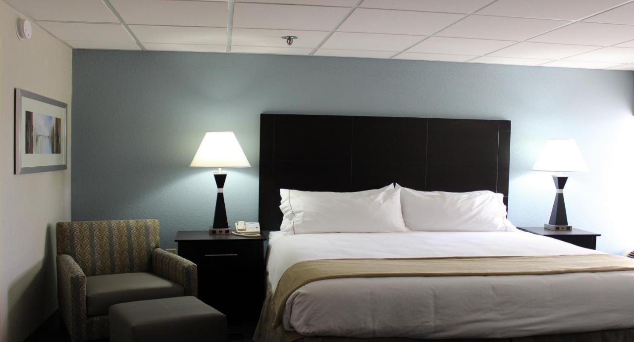 Holiday Inn Express Forsyth By Ihg Экстерьер фото
