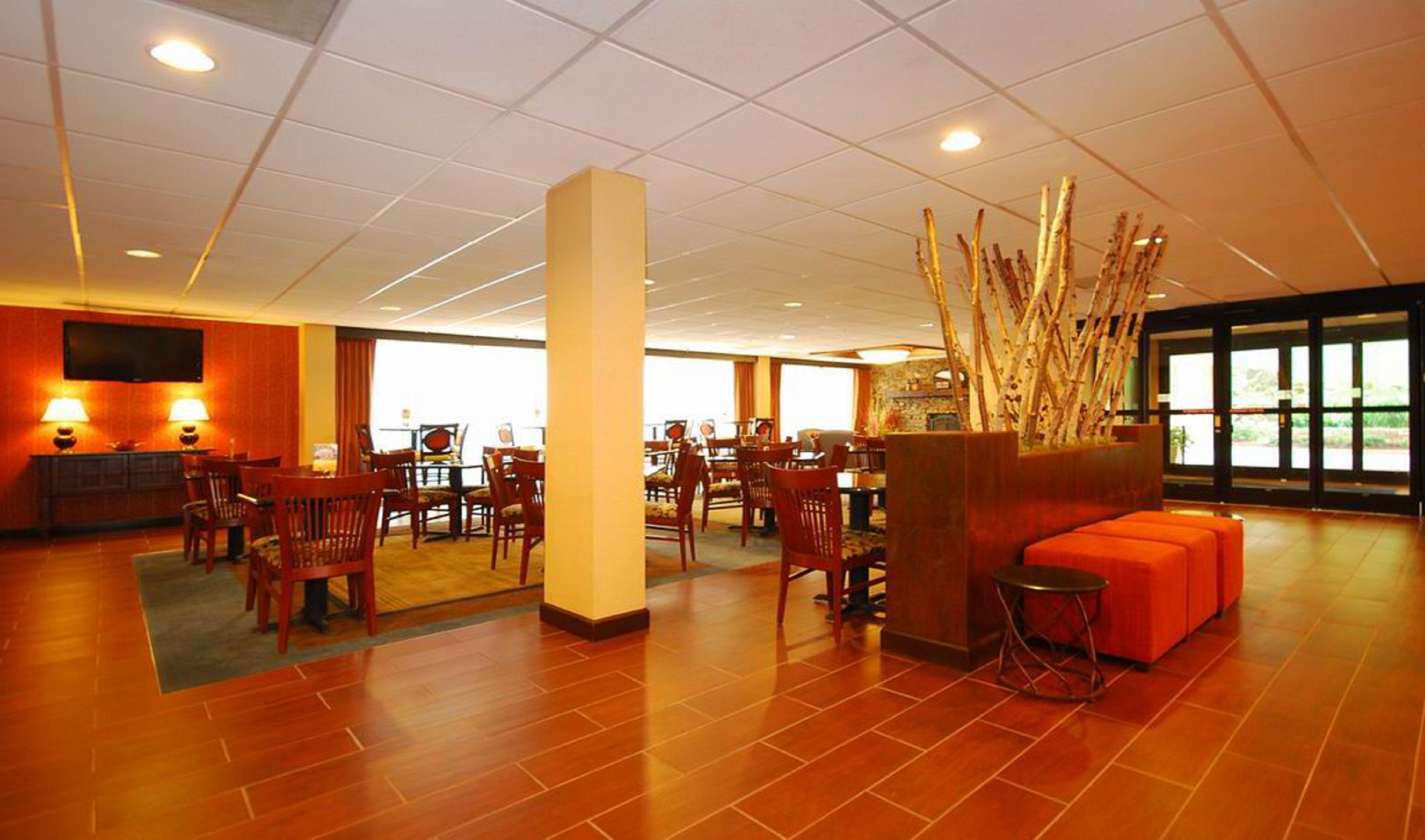 Holiday Inn Express Forsyth By Ihg Экстерьер фото