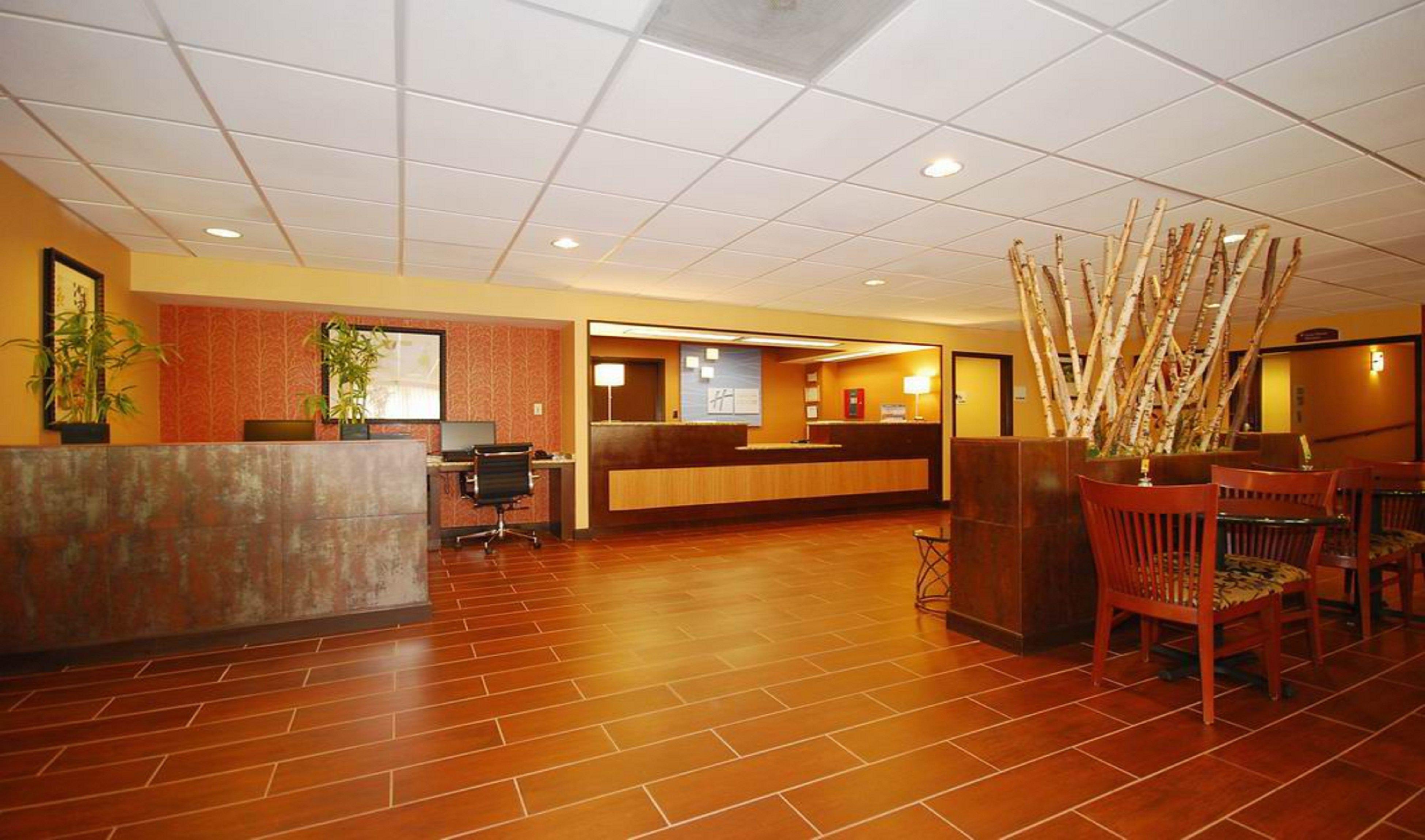 Holiday Inn Express Forsyth By Ihg Экстерьер фото