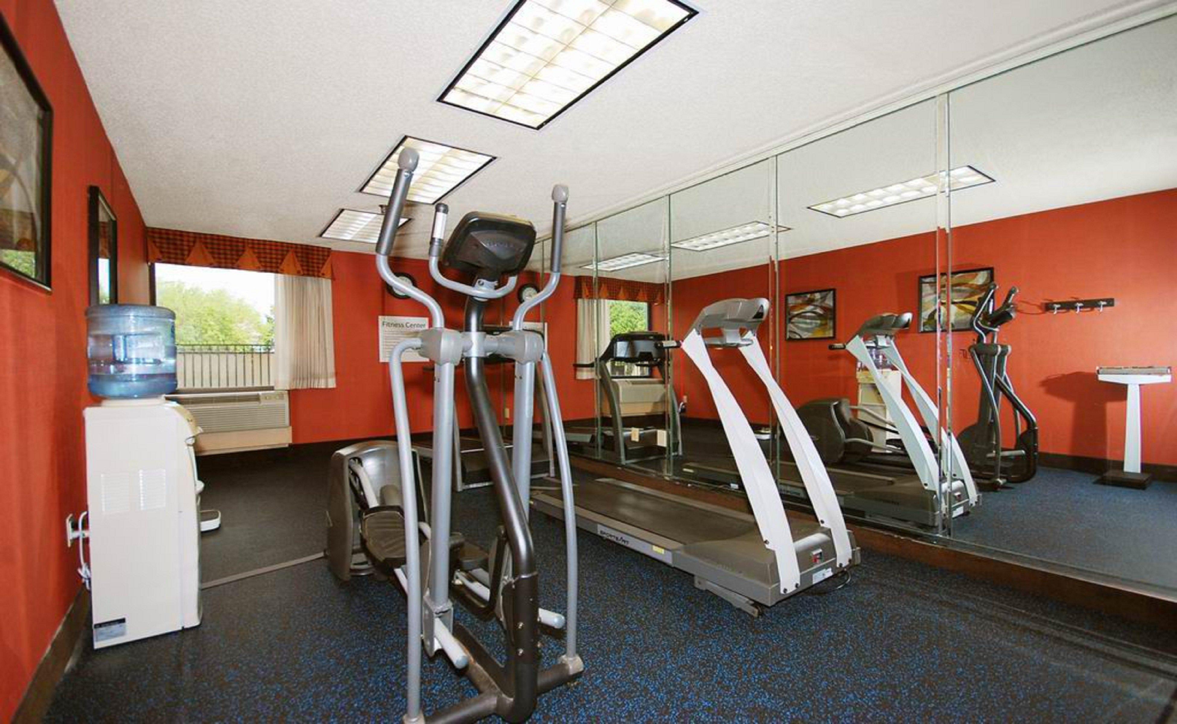 Holiday Inn Express Forsyth By Ihg Экстерьер фото