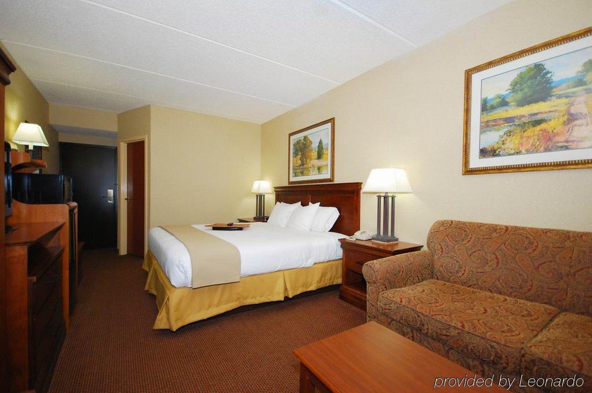 Holiday Inn Express Forsyth By Ihg Номер фото