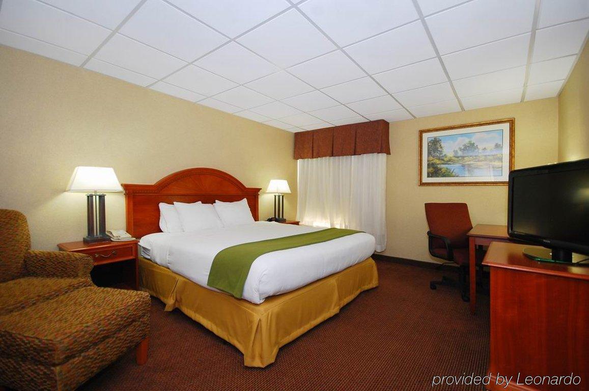 Holiday Inn Express Forsyth By Ihg Номер фото