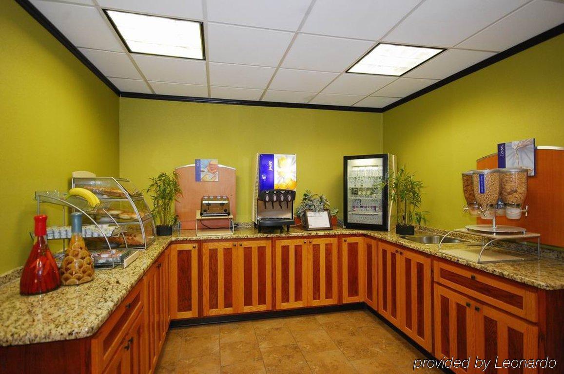 Holiday Inn Express Forsyth By Ihg Ресторан фото
